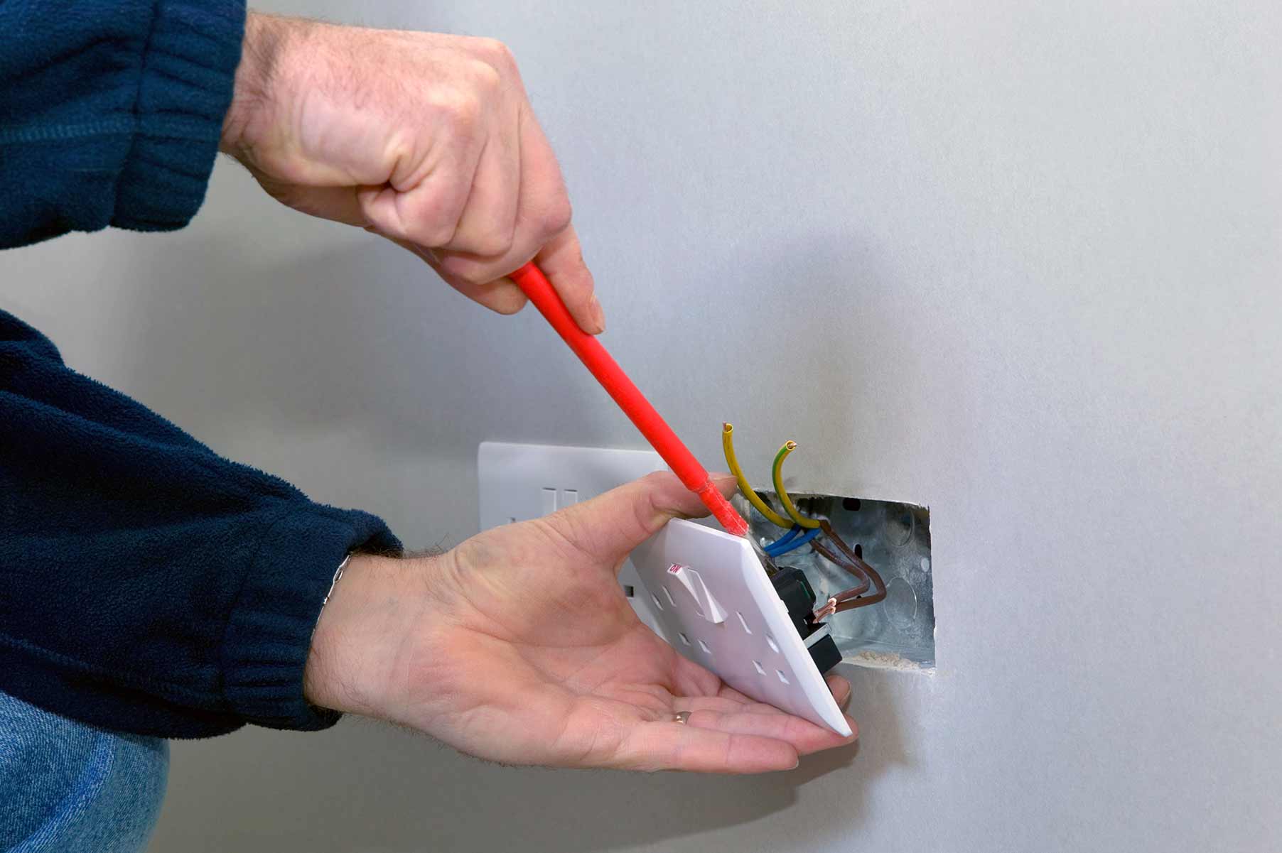 Our electricians can install plug sockets for domestic and commercial proeprties in Chichester and the local area. 